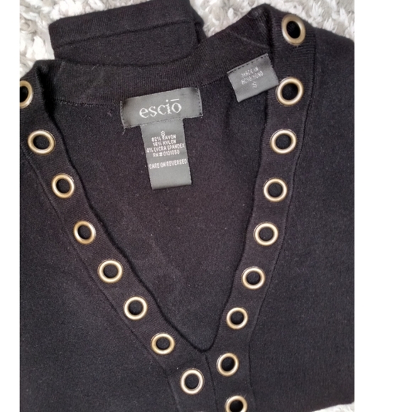 Esciō |  Black Small Long Sleeve - Picture 2 of 6